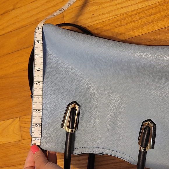 Satchel - Picture 7 of 8